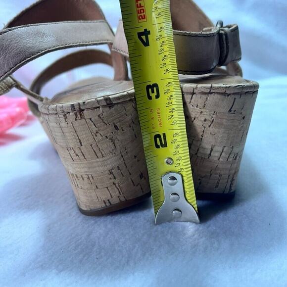 Born Sandals Women 9M Tan Leather Wedge With Ankle Strap Cushioned Comfort Lined - Picture 8 of 12